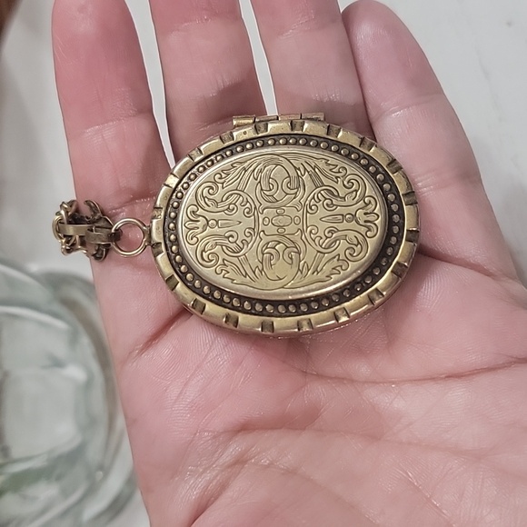 Vintage Locket Gold Tone Jade Glass Pendant On Rope Necklace - Picture 14 of 15